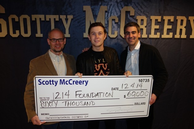Scotty-McCreery-donation-phtoto-5-DSC07317-630x420